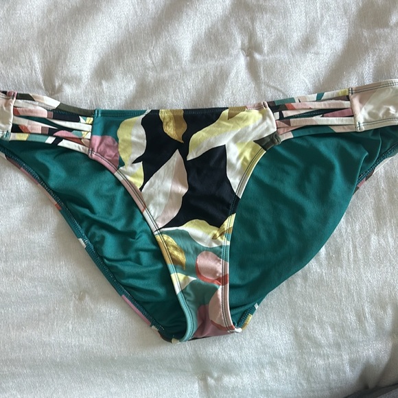 O’Neill Bikini - Picture 3 of 4